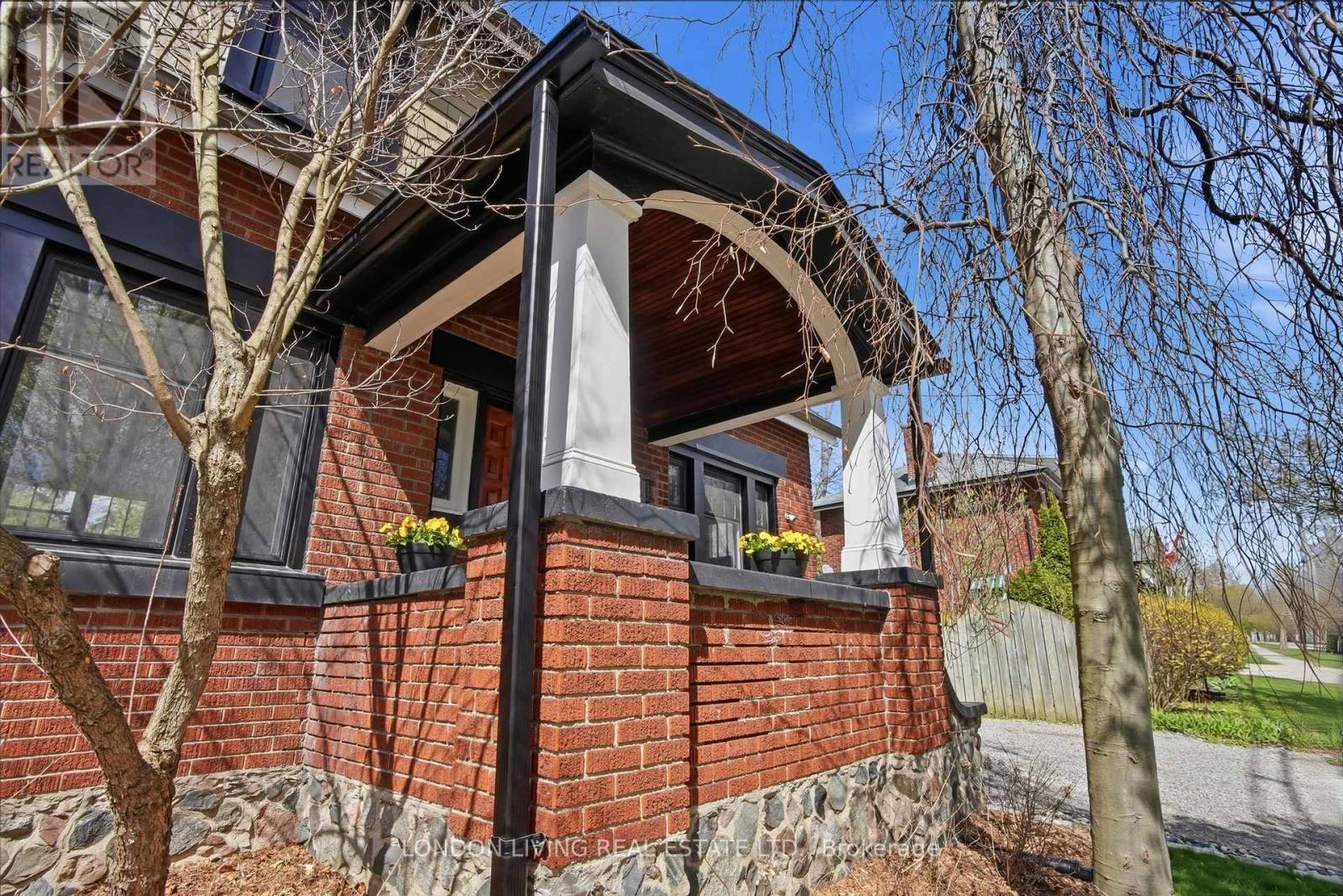 88 TECUMSEH AVENUE E - 4
