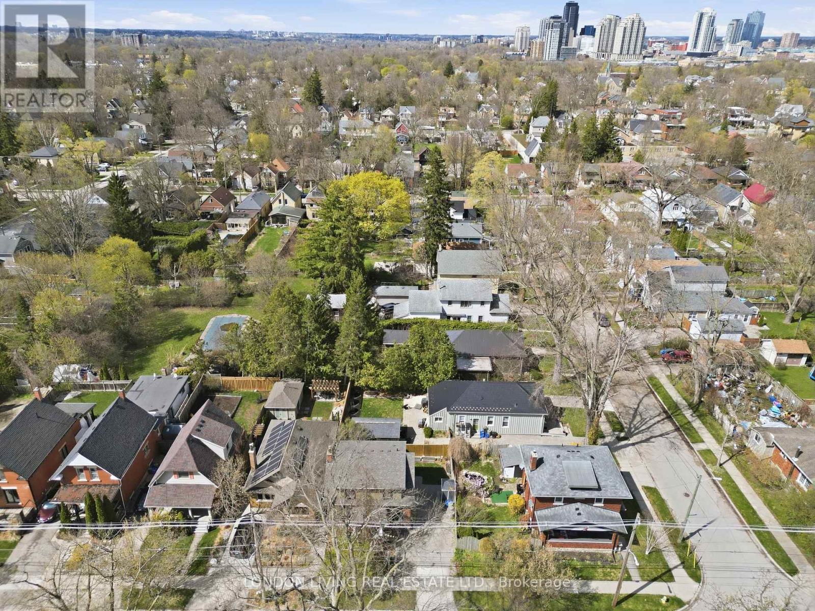 88 TECUMSEH AVENUE E Property Photo