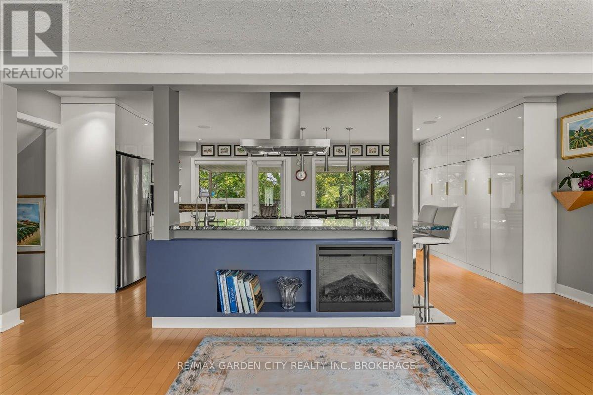 112 RIVERDALE DRIVE - 6