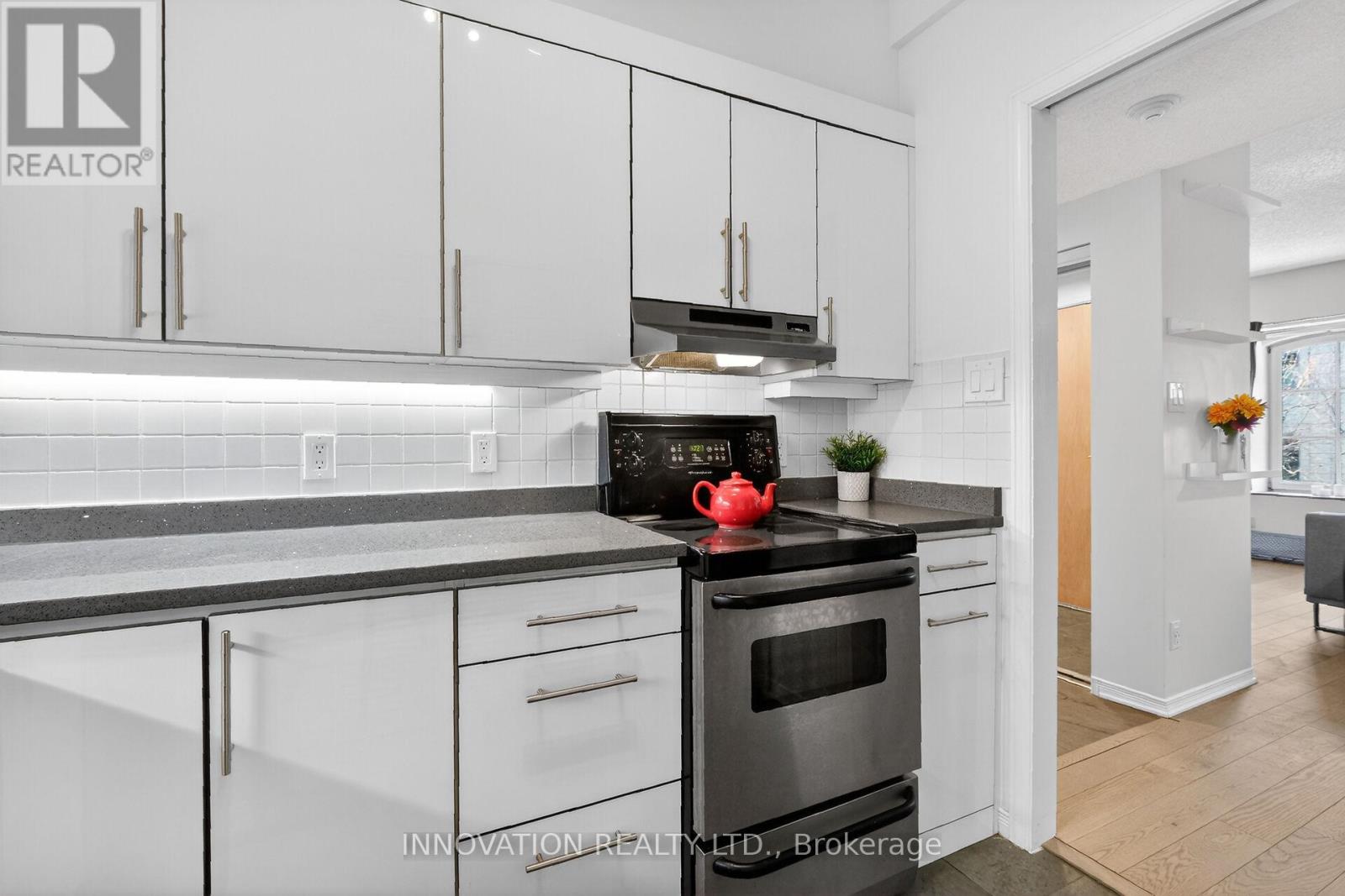 4 - 10 CLARENCE STREET — photo 17
