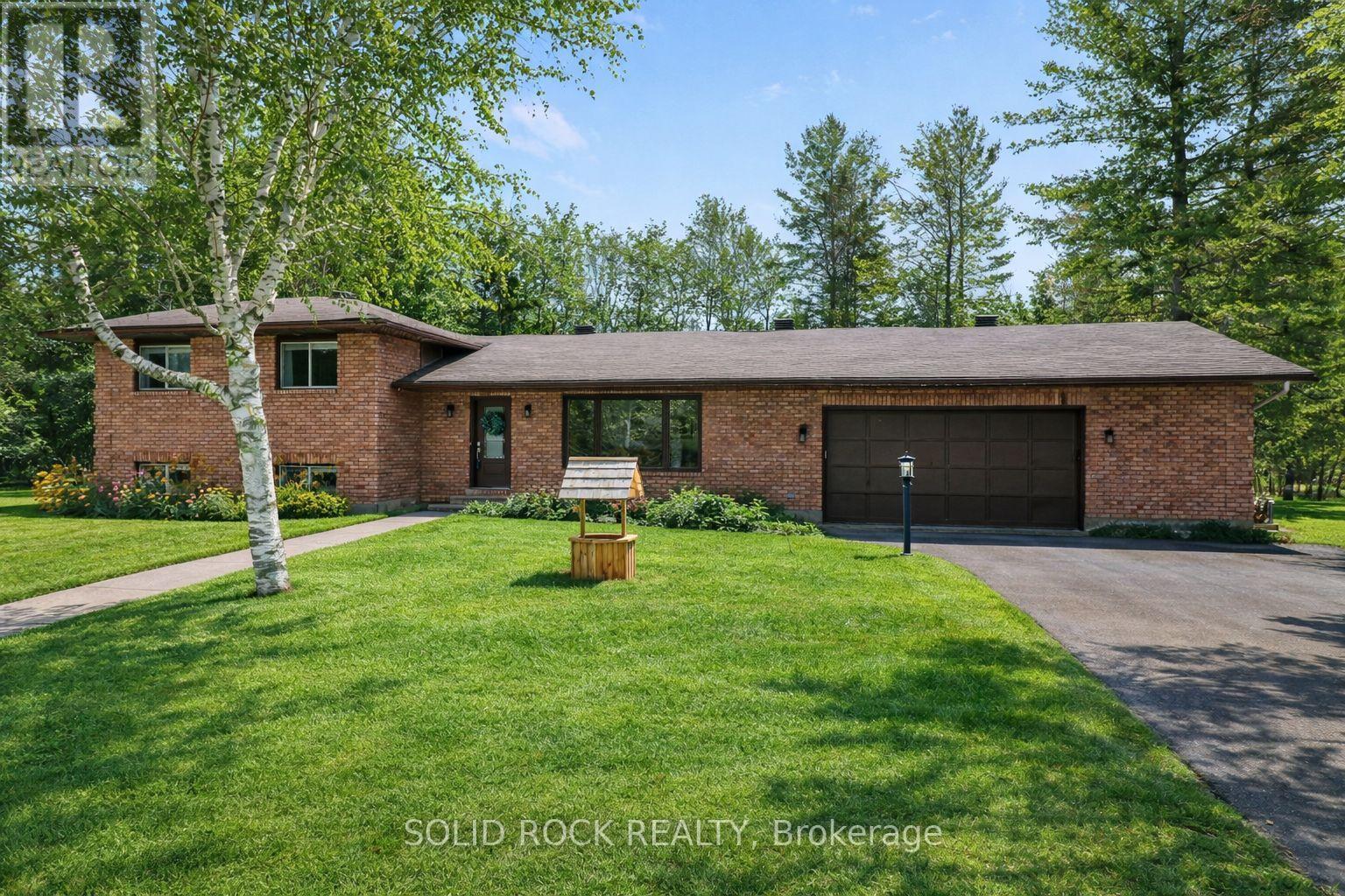 All brick 3+1 detached home just 15 mins to CTC