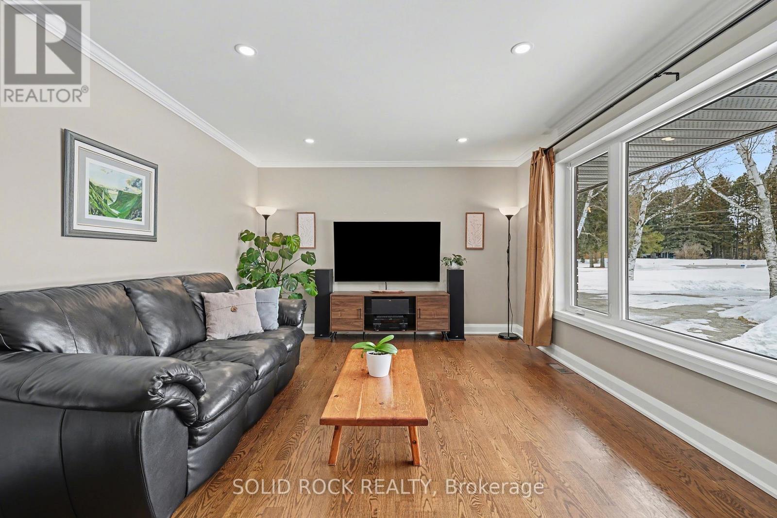 113 GOODWOOD CRESCENT - 8