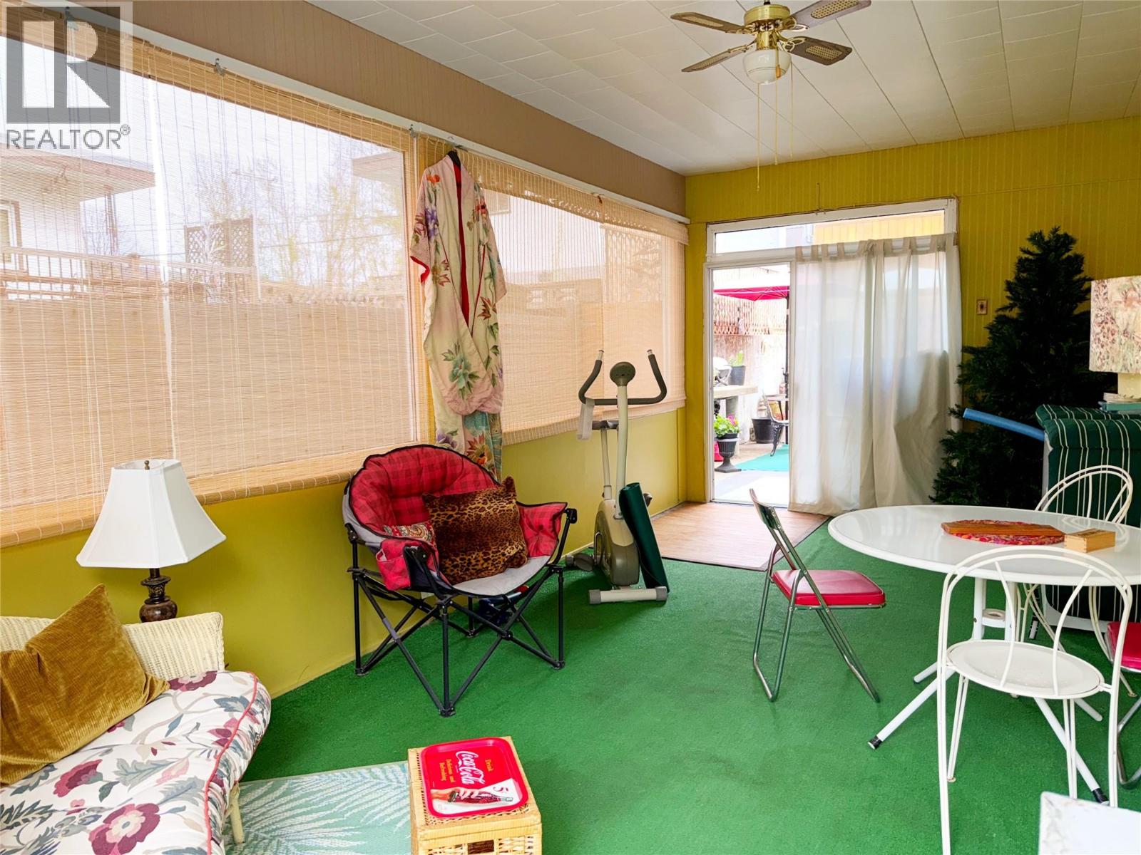 3 season room