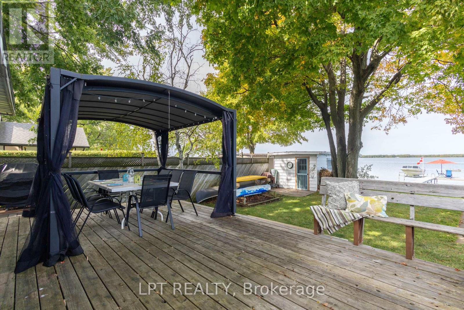 Large Back Deck Overlooking The Lake