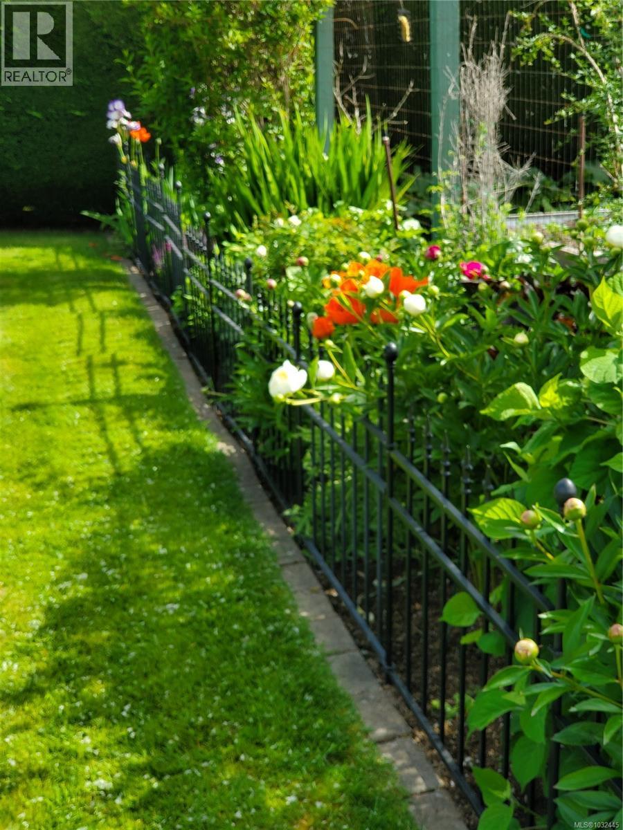 2547 TRILLIUM TERR - 39