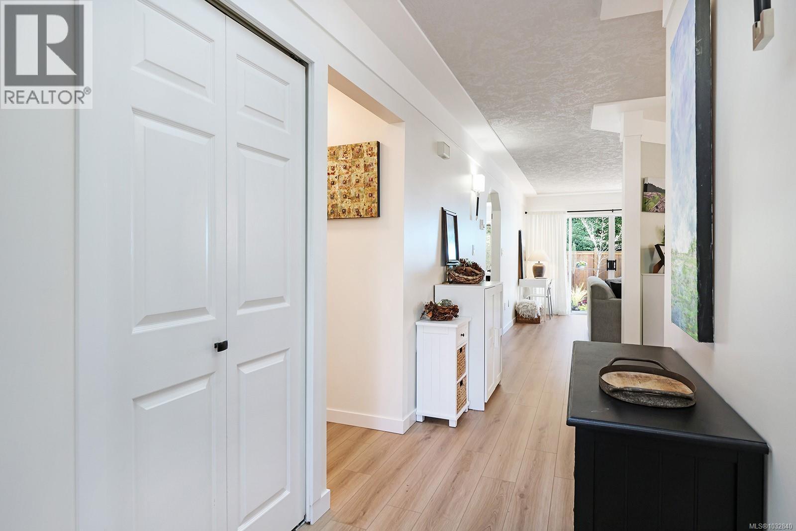 #11 1501 Balmoral Ave - 17