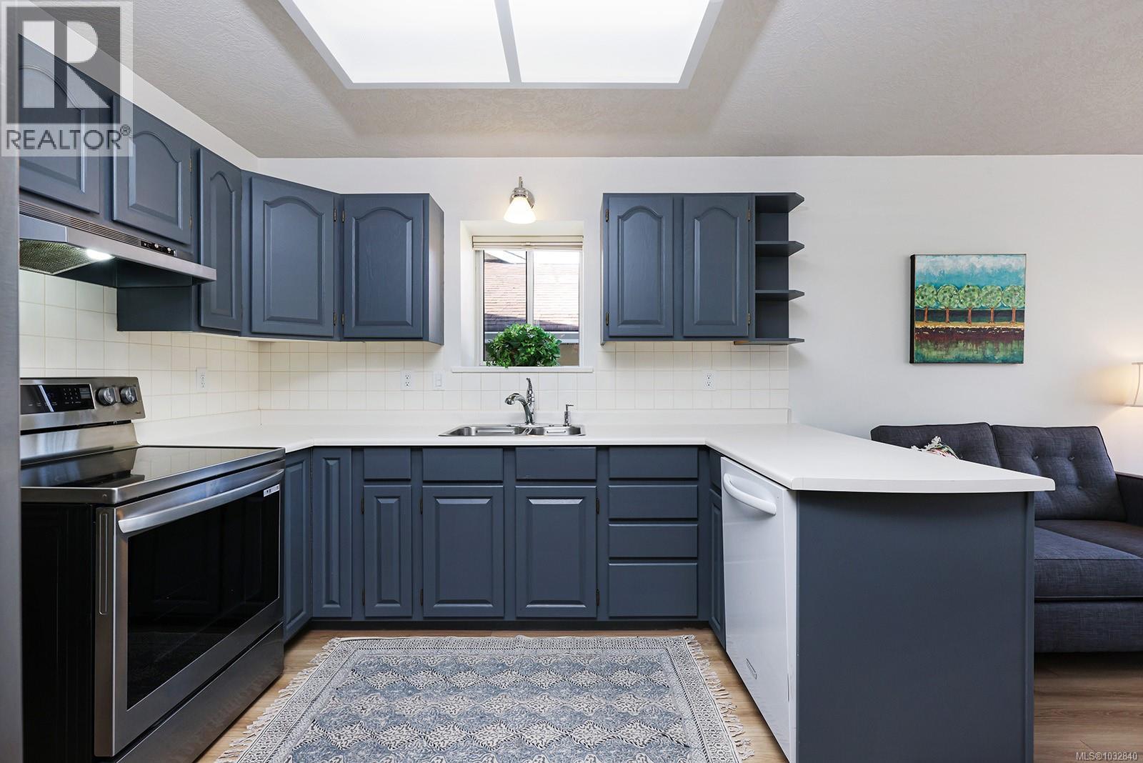 #11 1501 Balmoral Ave - 22