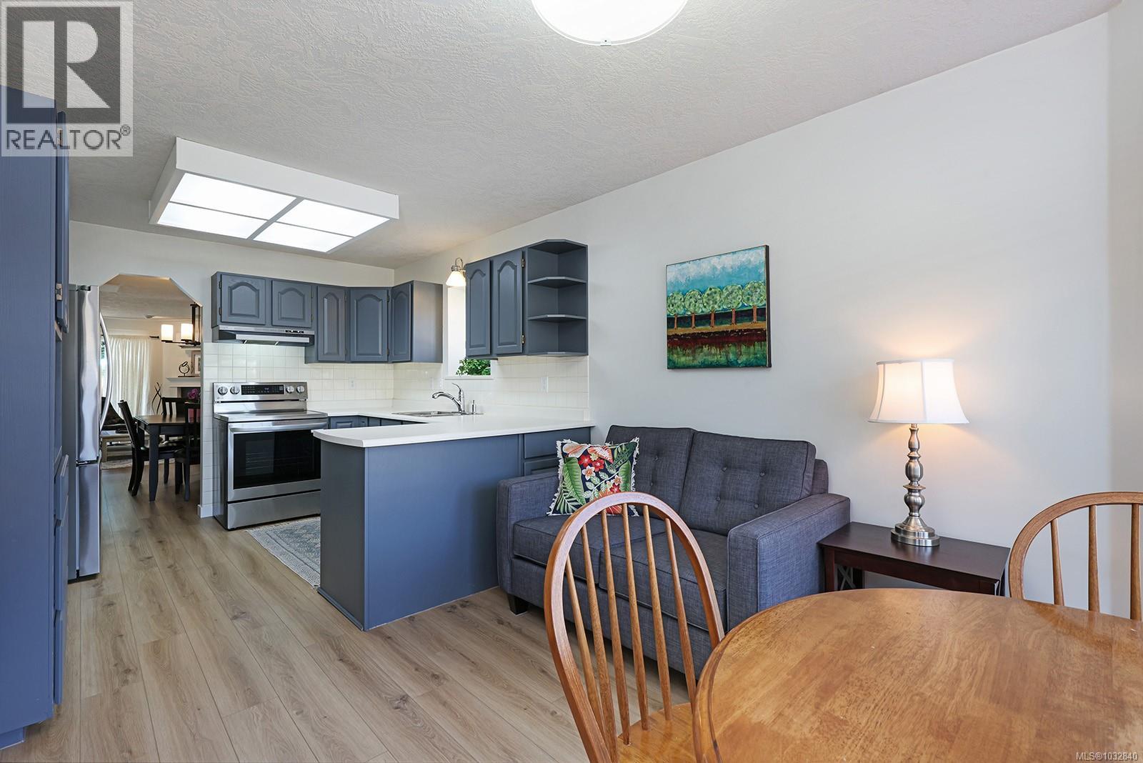 #11 1501 Balmoral Ave - 23