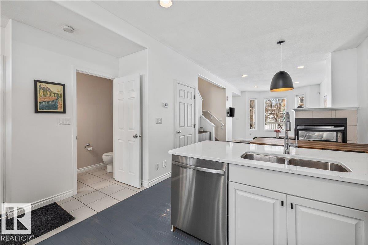 8737 83 AV NW, Edmonton