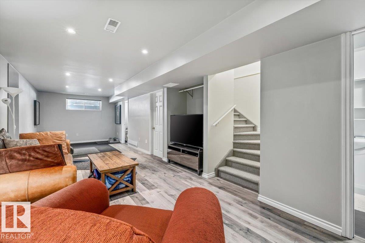 8737 83 AV NW, Edmonton