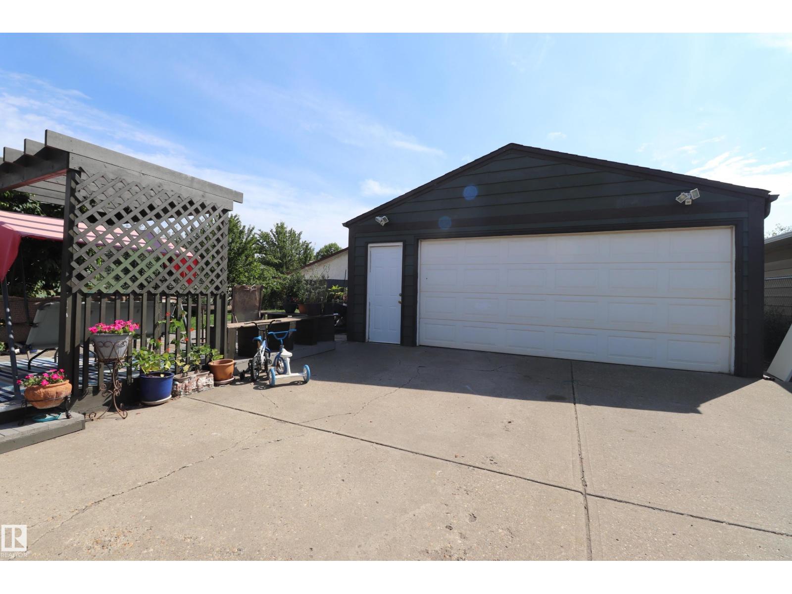 4123 136 AV NW, Edmonton