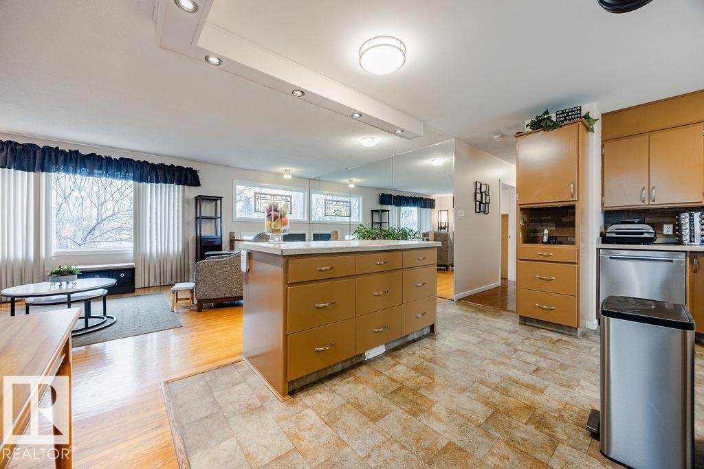 16807 80 AV NW, Edmonton