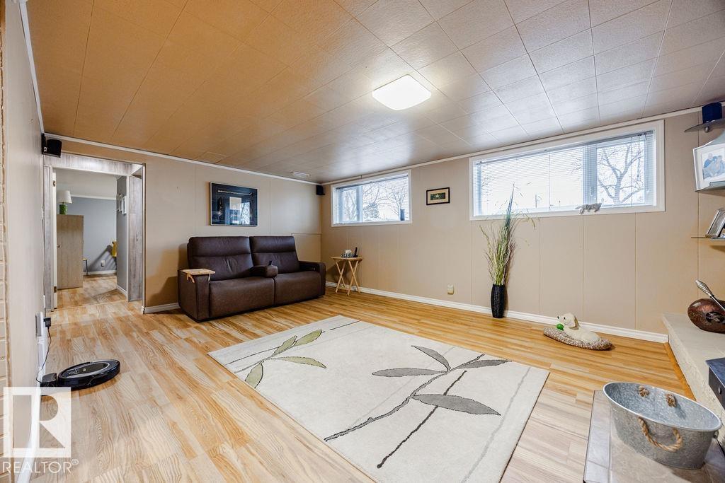 16807 80 AV NW, Edmonton