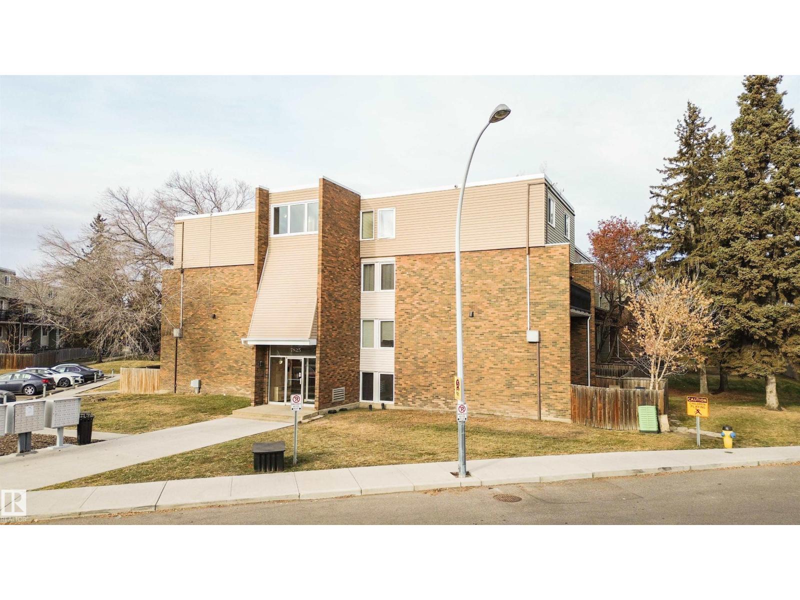 7825 159 ST NW - 4