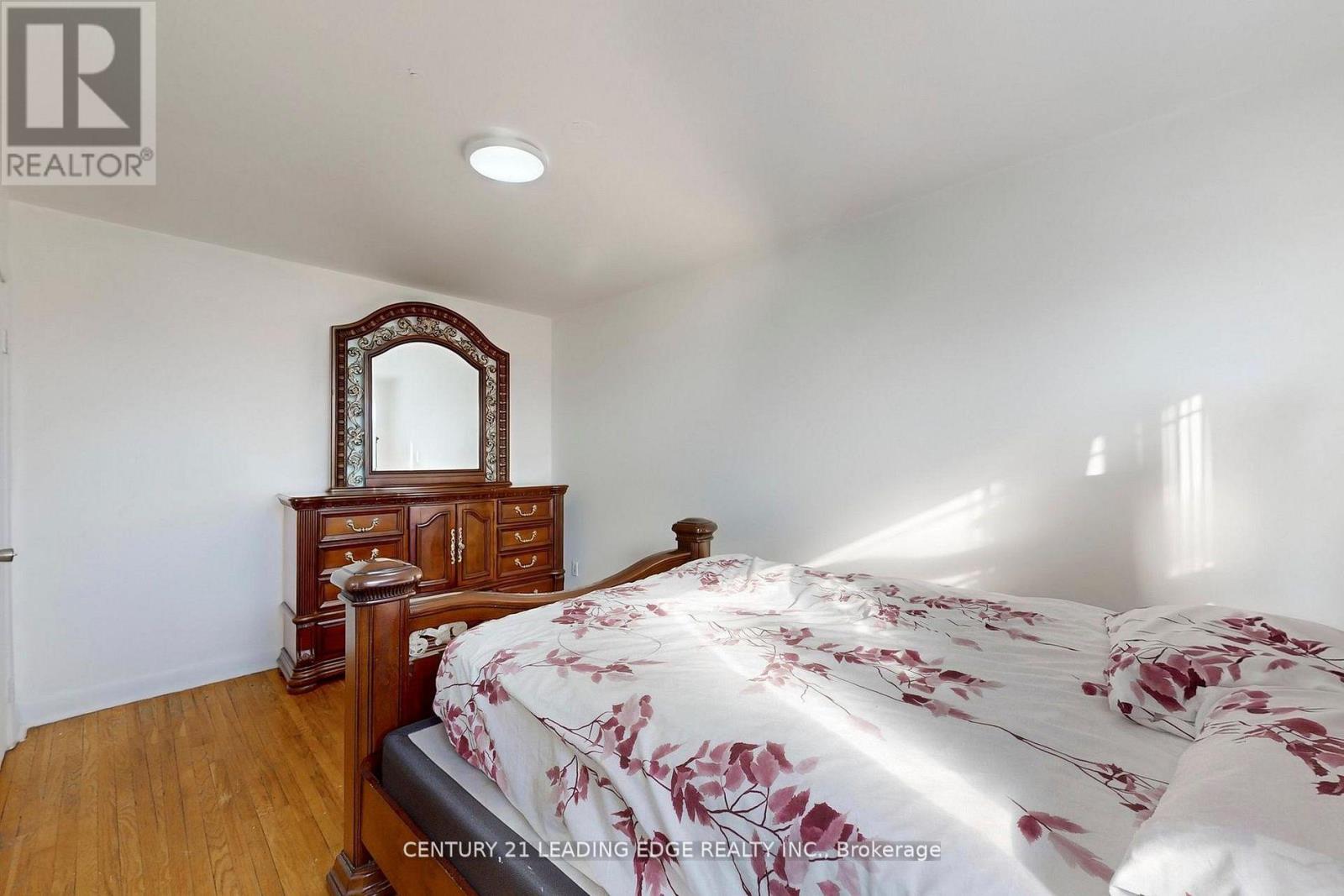 210 LINDEN AVENUE - 16