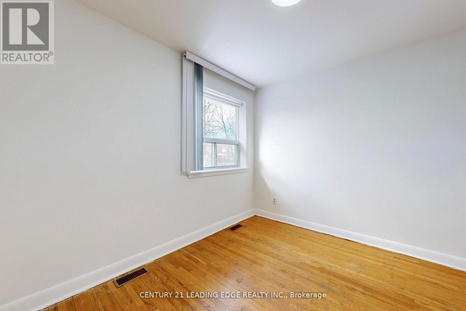 210 LINDEN AVENUE - 19