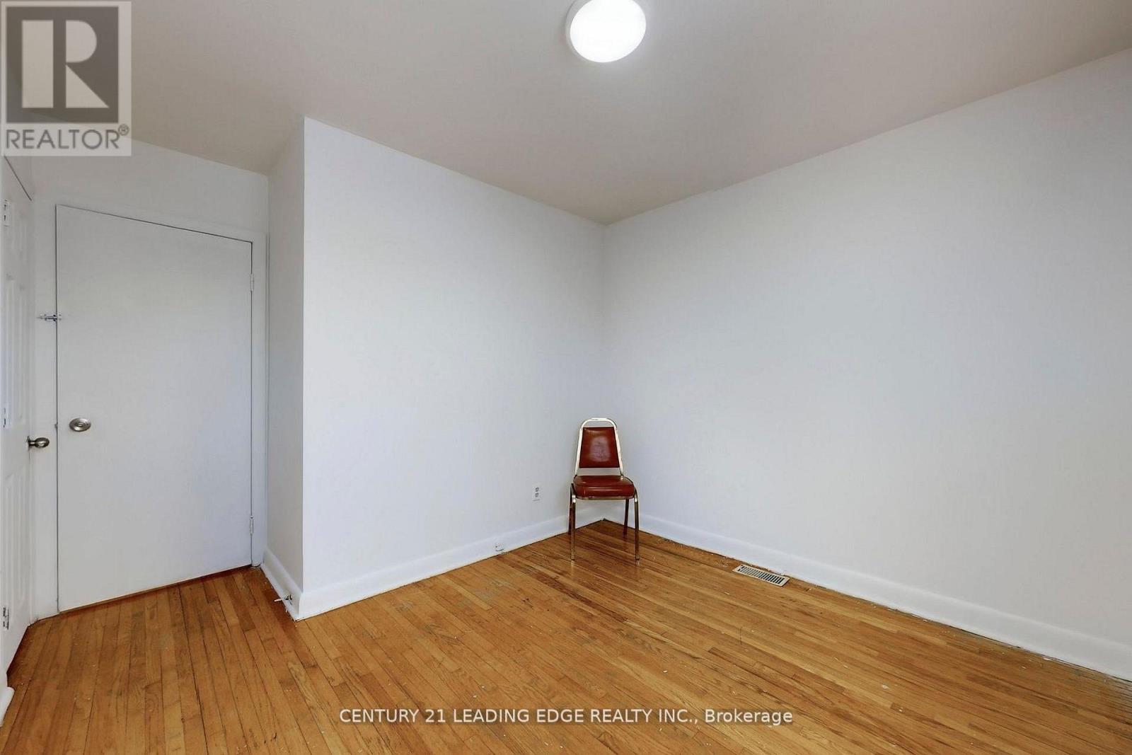 210 LINDEN AVENUE - 20