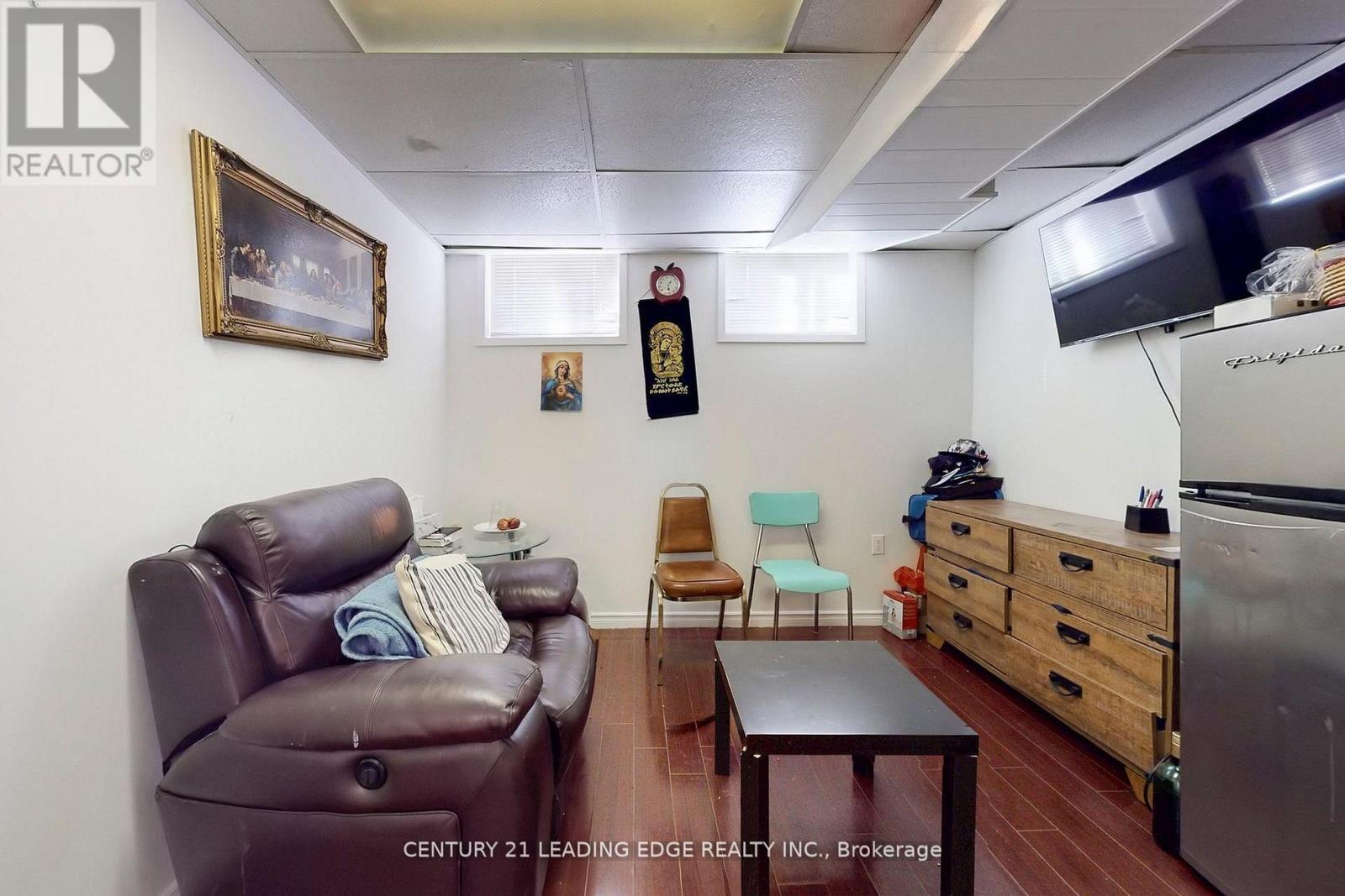 210 LINDEN AVENUE - 27