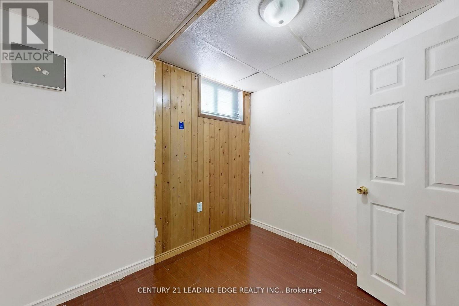 210 LINDEN AVENUE - 40