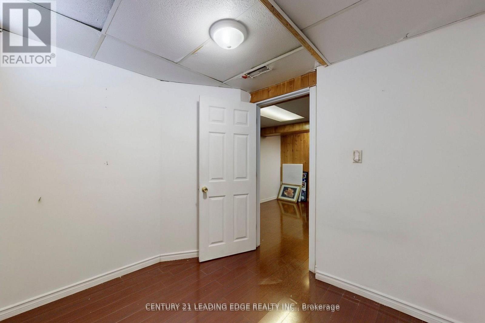 210 LINDEN AVENUE — photo 41