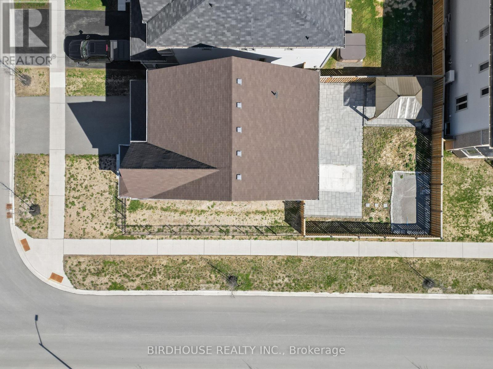 53 HANCOCK CRESCENT — photo 40