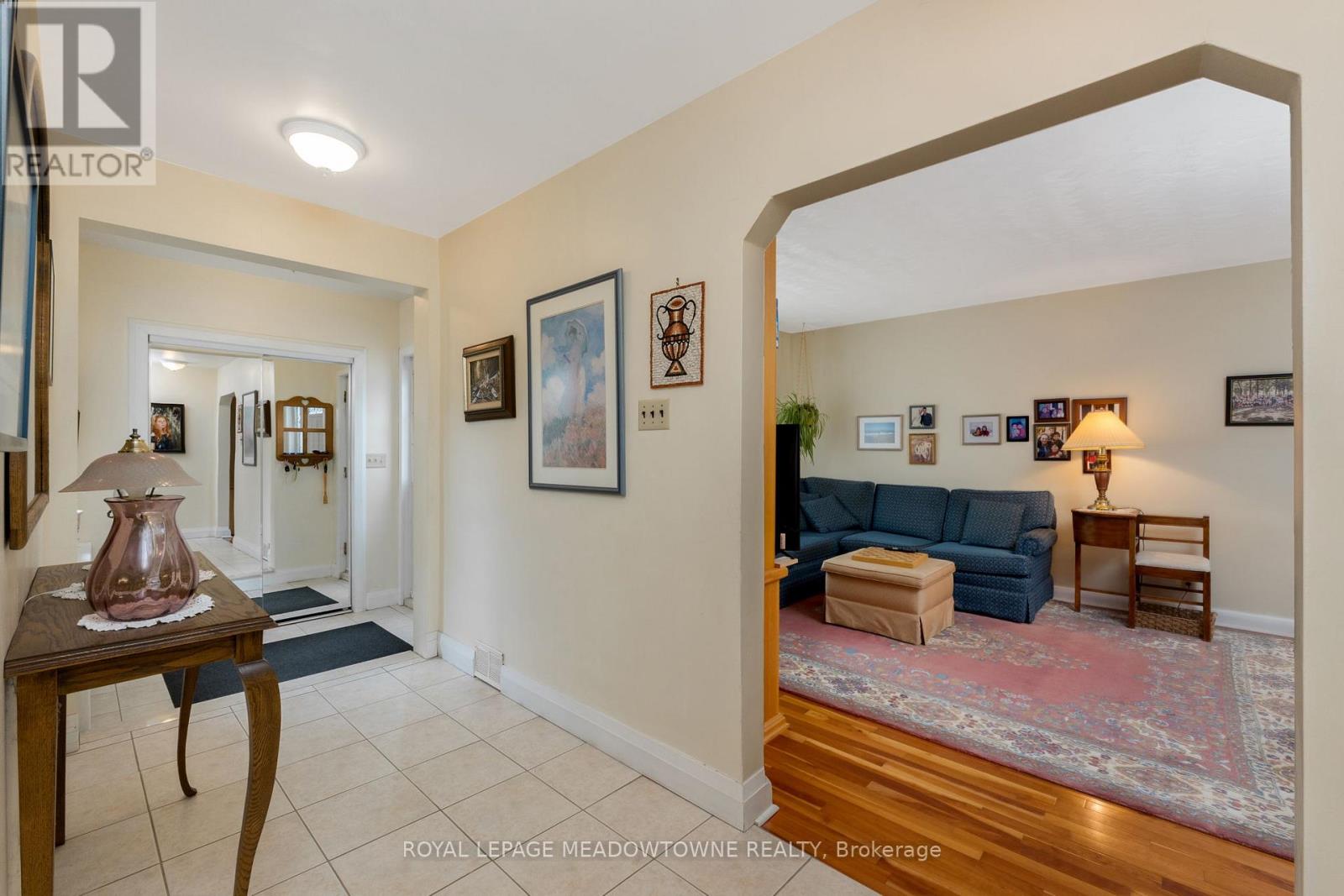 208 MARTIN STREET — photo 12