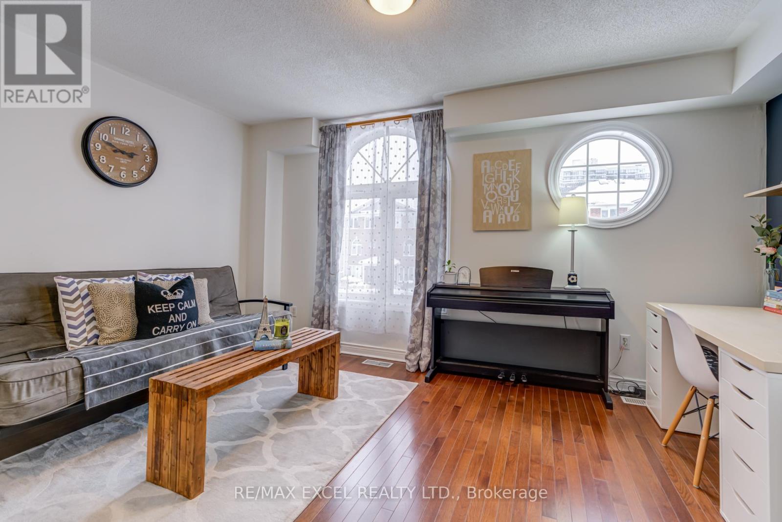 #37 18 CLARK AVENUE W - 21