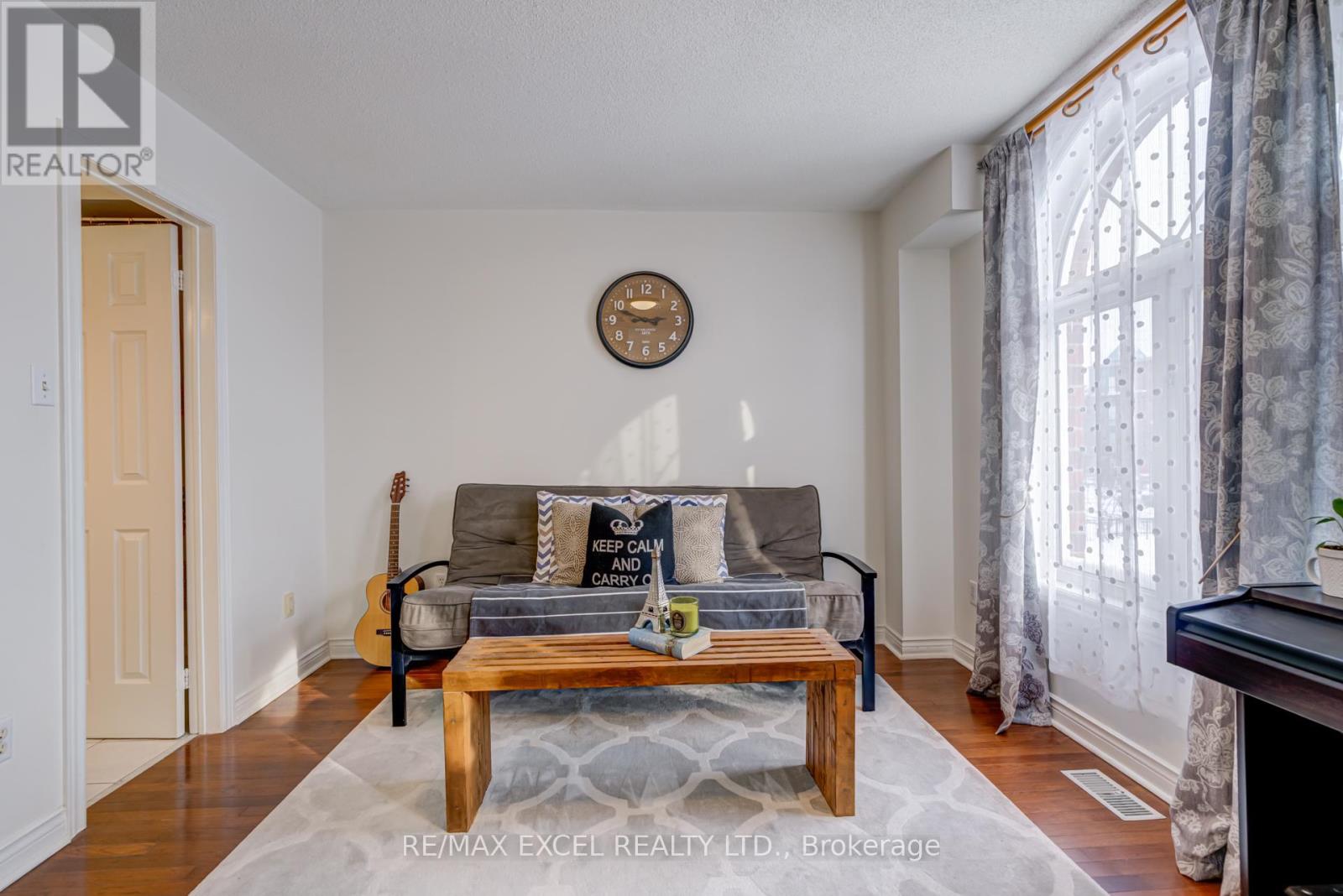 #37 18 CLARK AVENUE W - 22