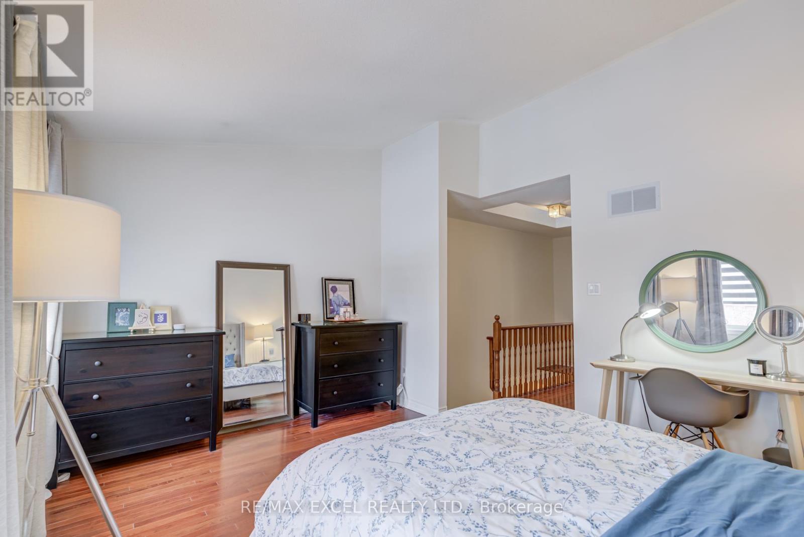 #37 18 CLARK AVENUE W - 29