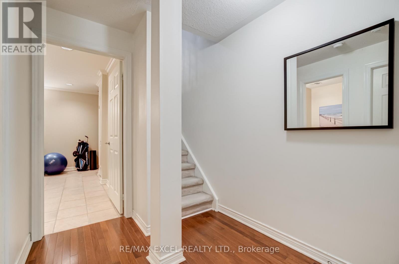 #37 18 CLARK AVENUE W - 37