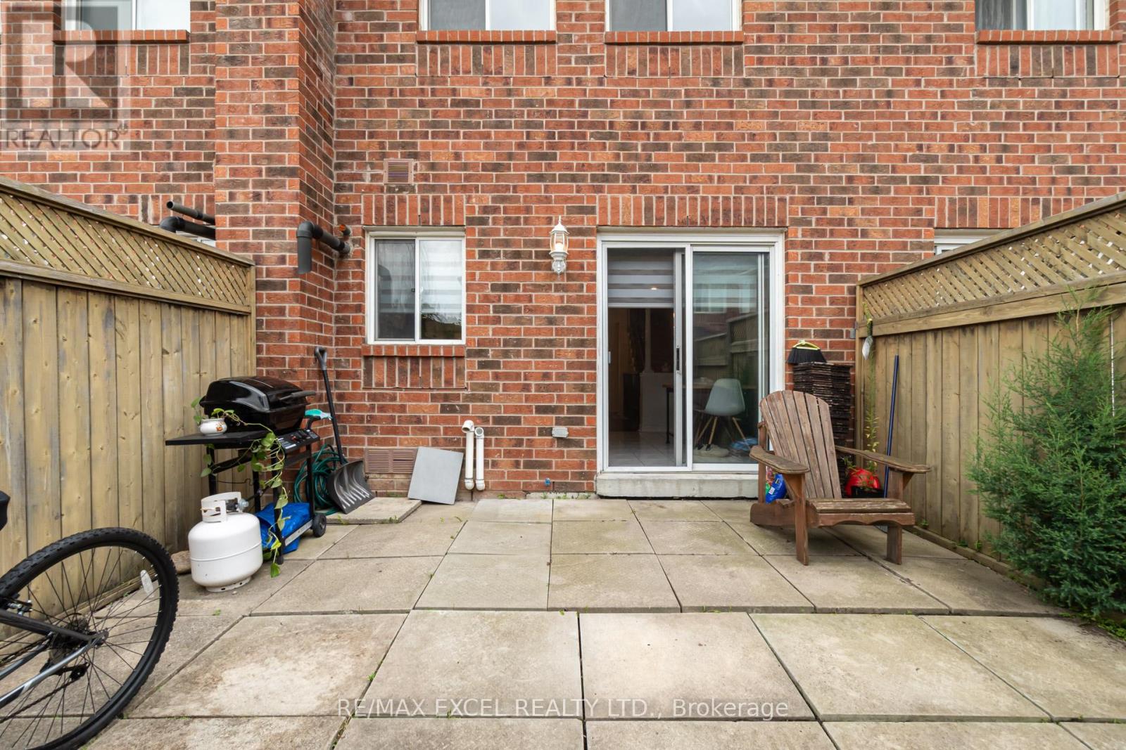 #37 18 CLARK AVENUE W - 46