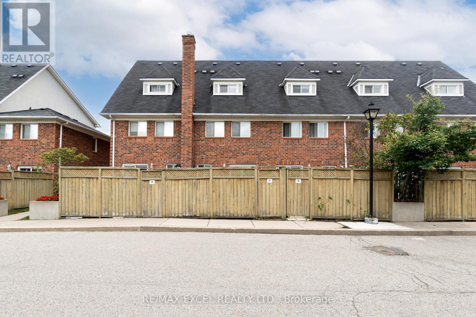 #37 18 CLARK AVENUE W - 47