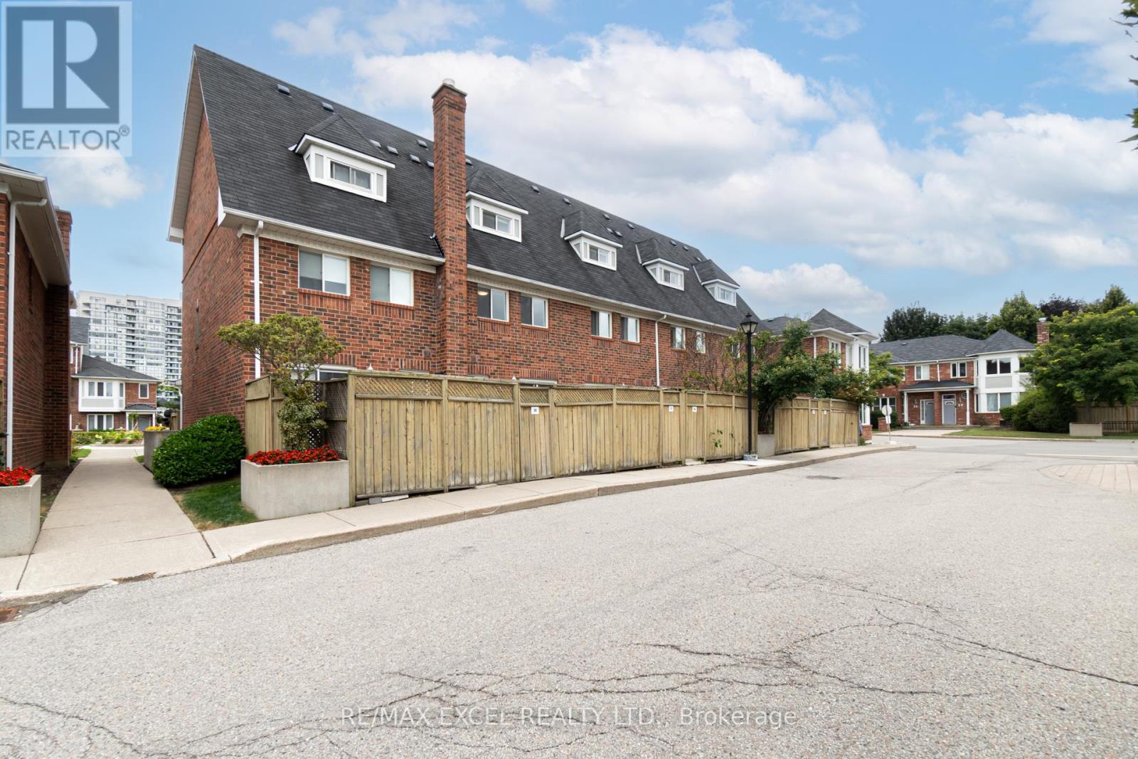 #37 18 CLARK AVENUE W - 48
