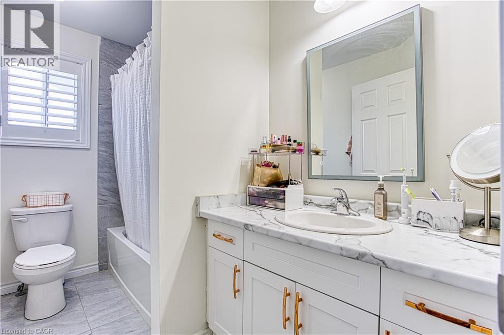 32 HUDSON Drive - 24