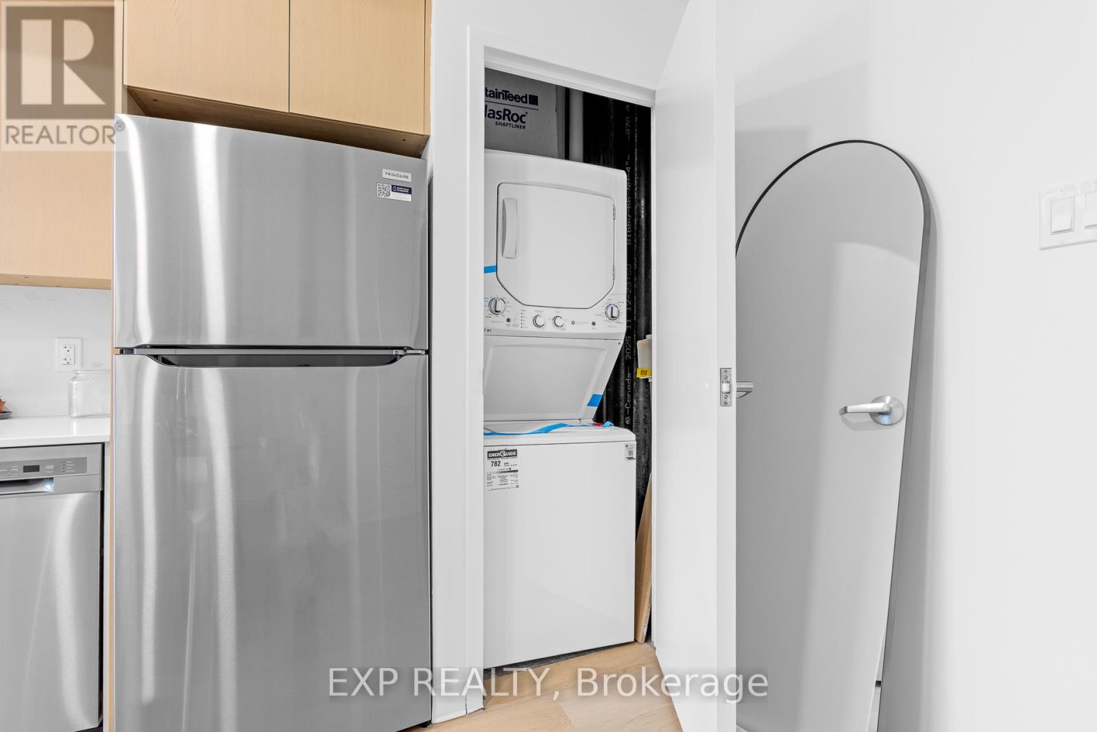 3 Bed, 3 Bath Multi-Family for Rent in Ottawa – 101 CHAMPAGNE AVENUE S, Ottawa – MLS# X13012612 - Image 9