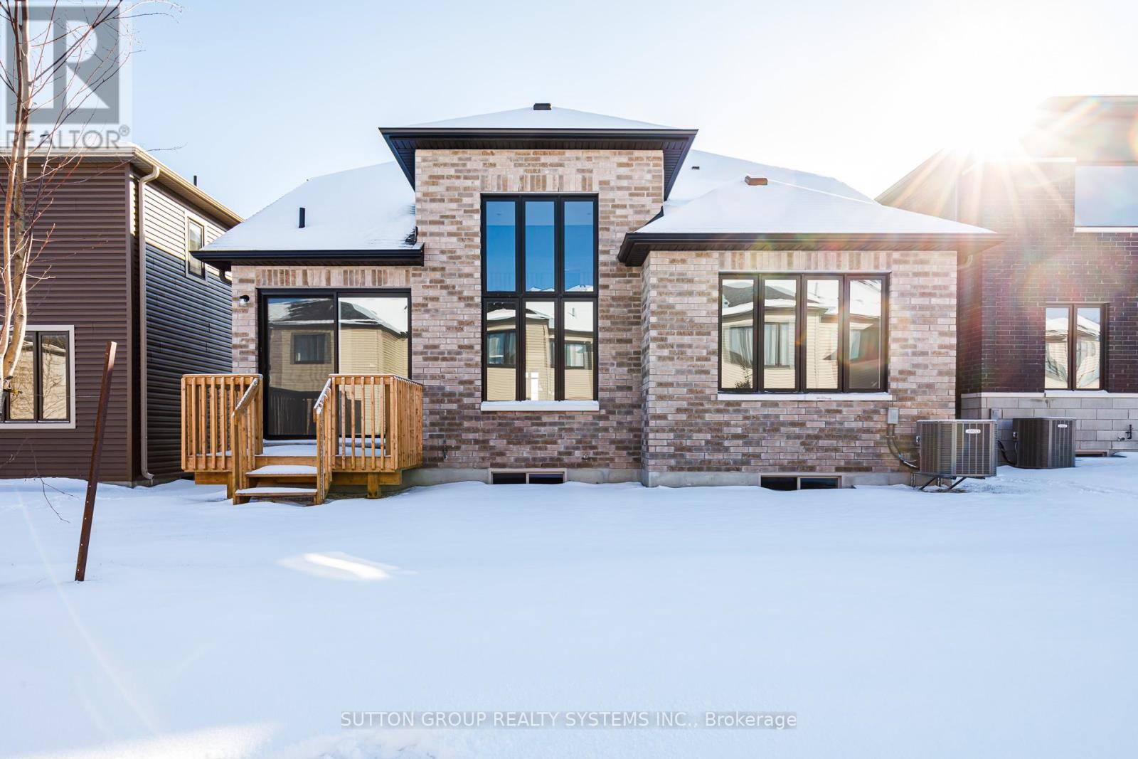 11 SUN VALLEY AVENUE - 32