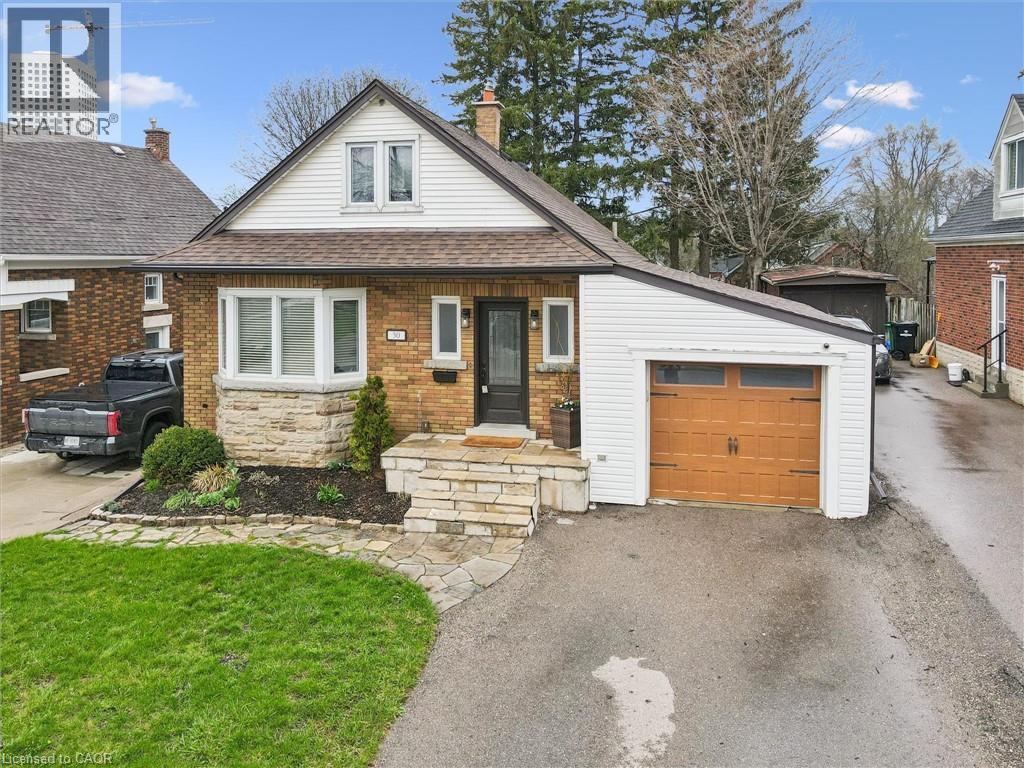 30 SHELDON Avenue N - 2
