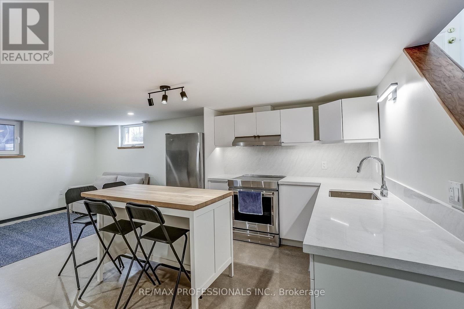 BSMT - 9 CASHMAN CRESCENT