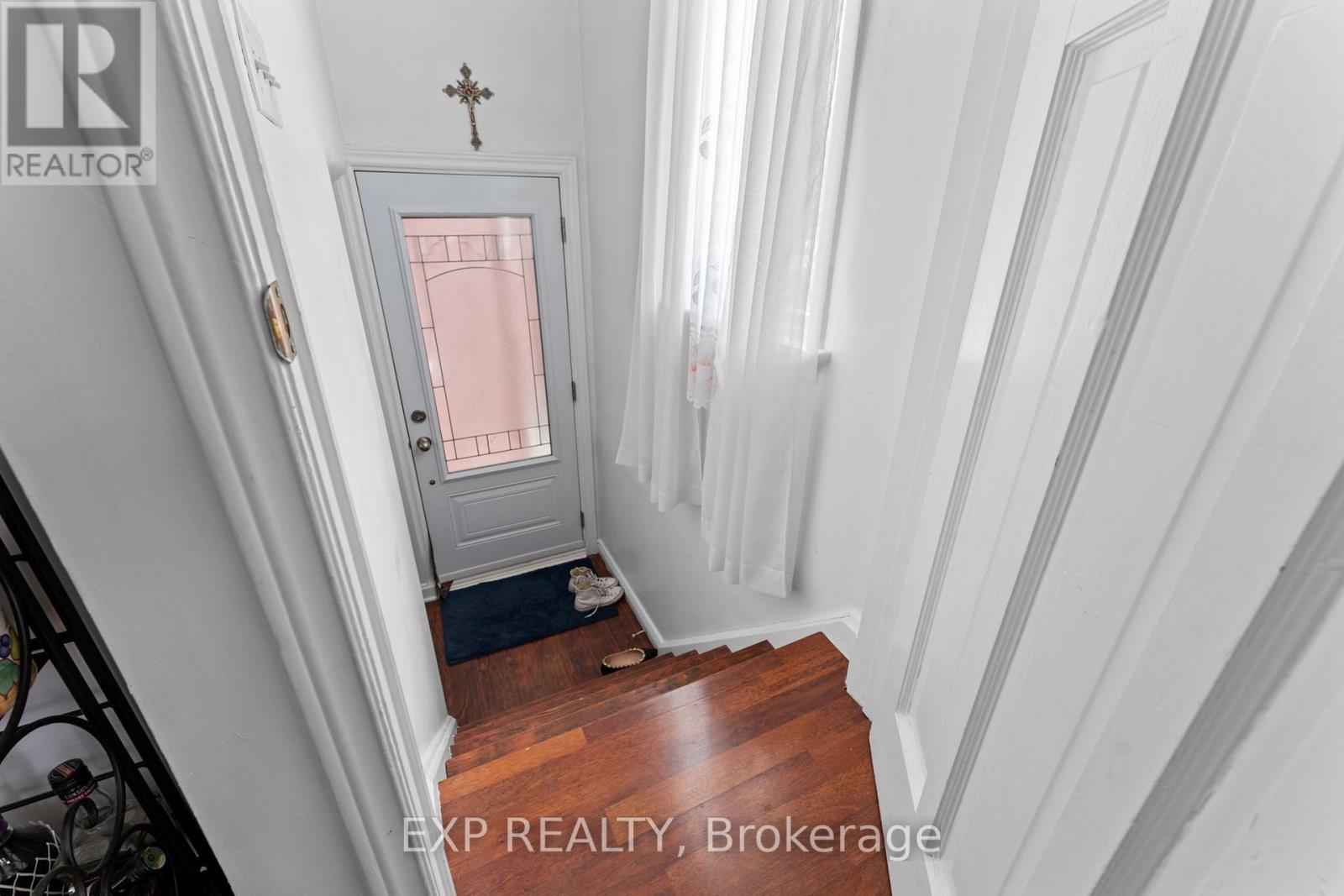 36 SHELLEY STREET - 13