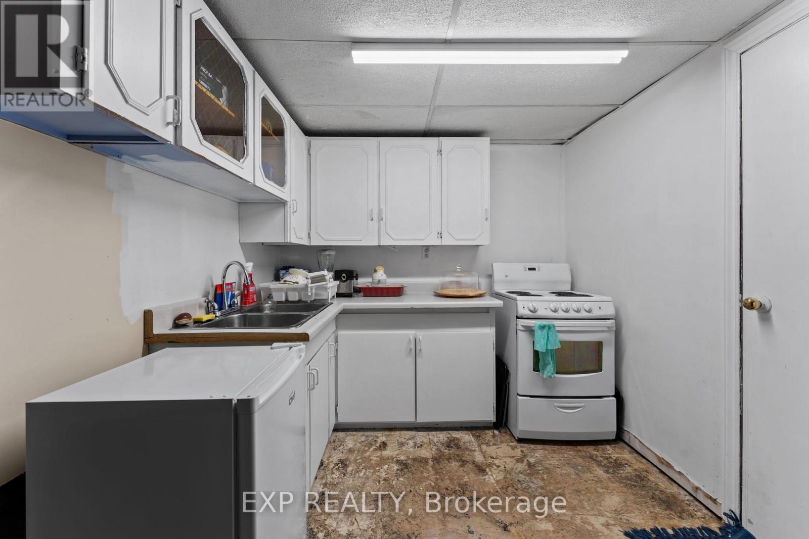 36 SHELLEY STREET - 15
