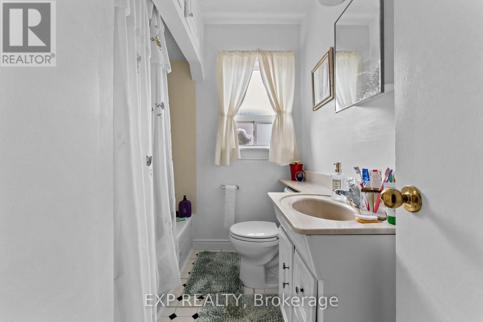 36 SHELLEY STREET - 9