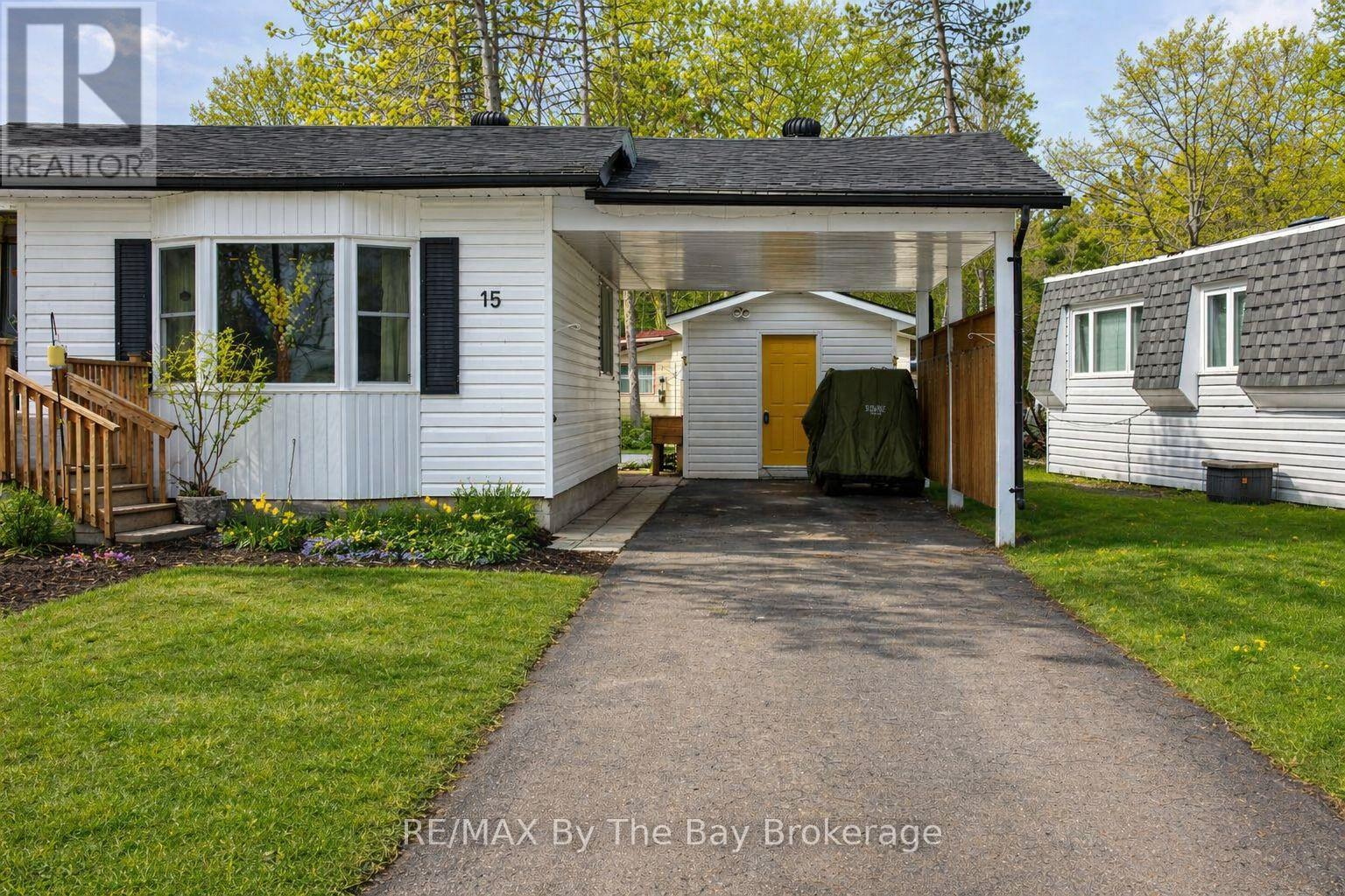 15 Carruthers St. S with Covered Car Port
