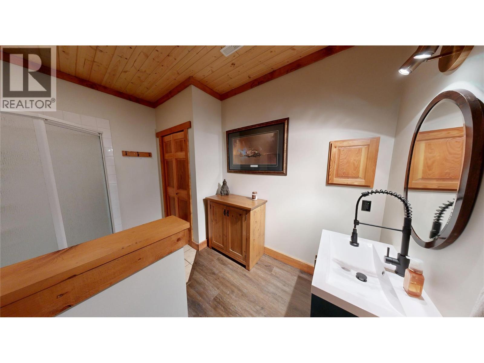 7500 PINE CONE Lane - 8