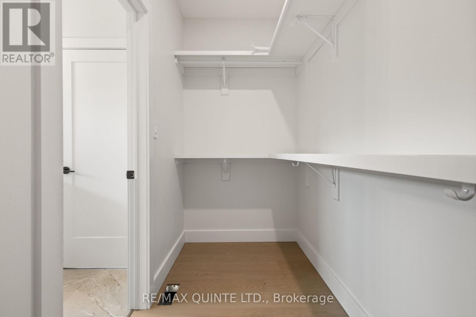 27 EXETER COURT — photo 44