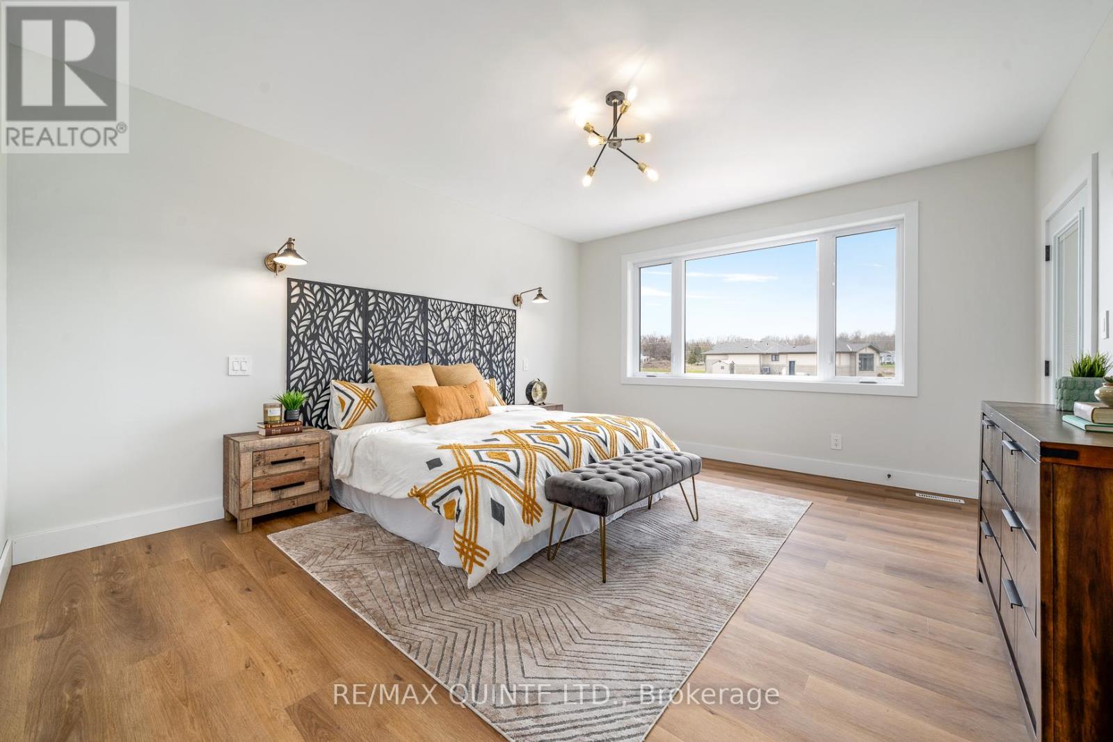 25 LEASIDE DRIVE - 25