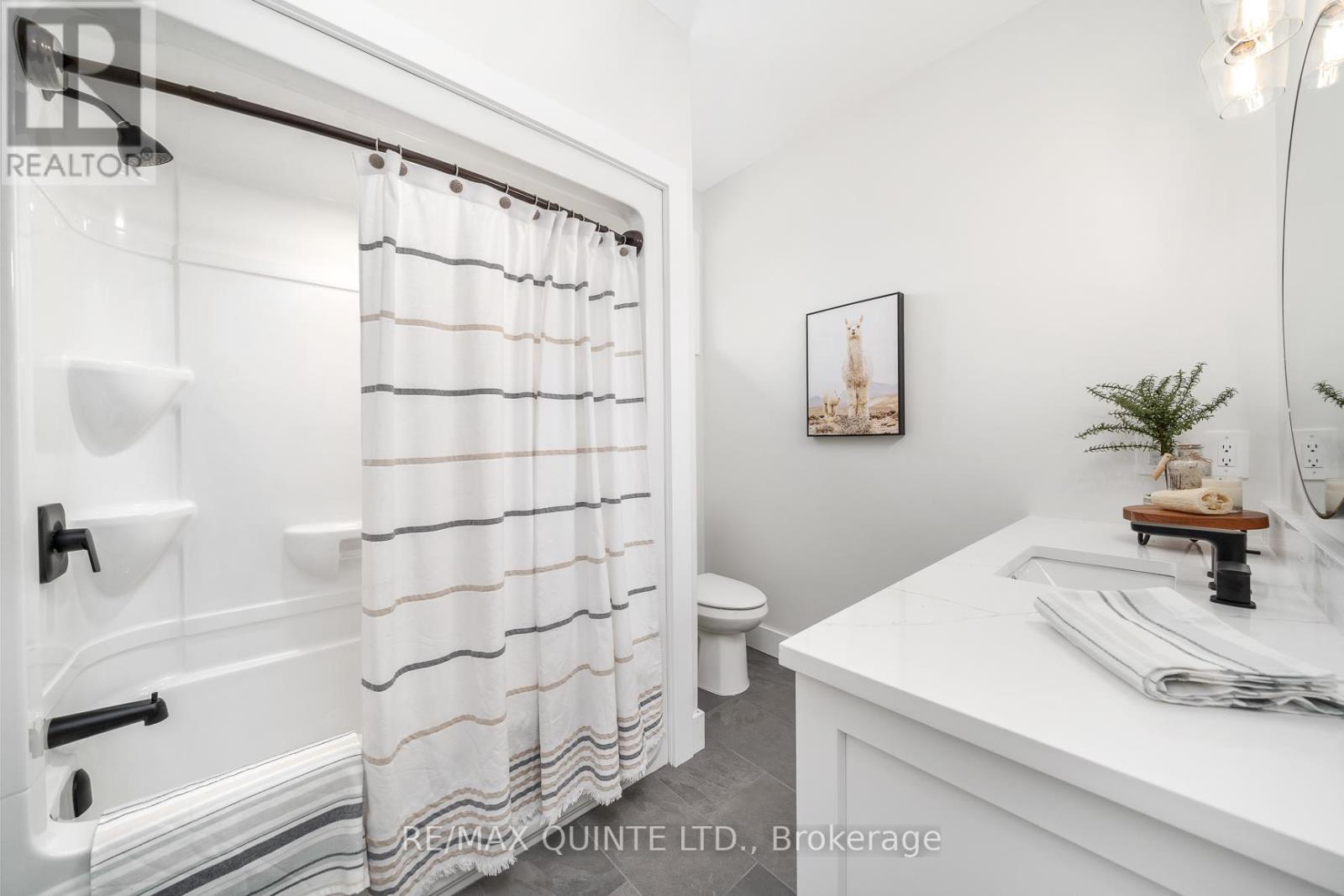 25 LEASIDE DRIVE - 36
