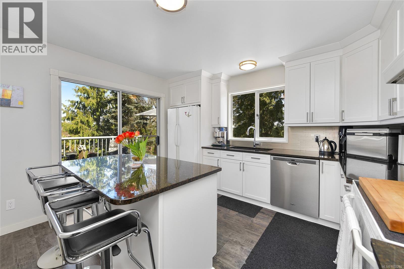 176 Island Hwy - Image 2