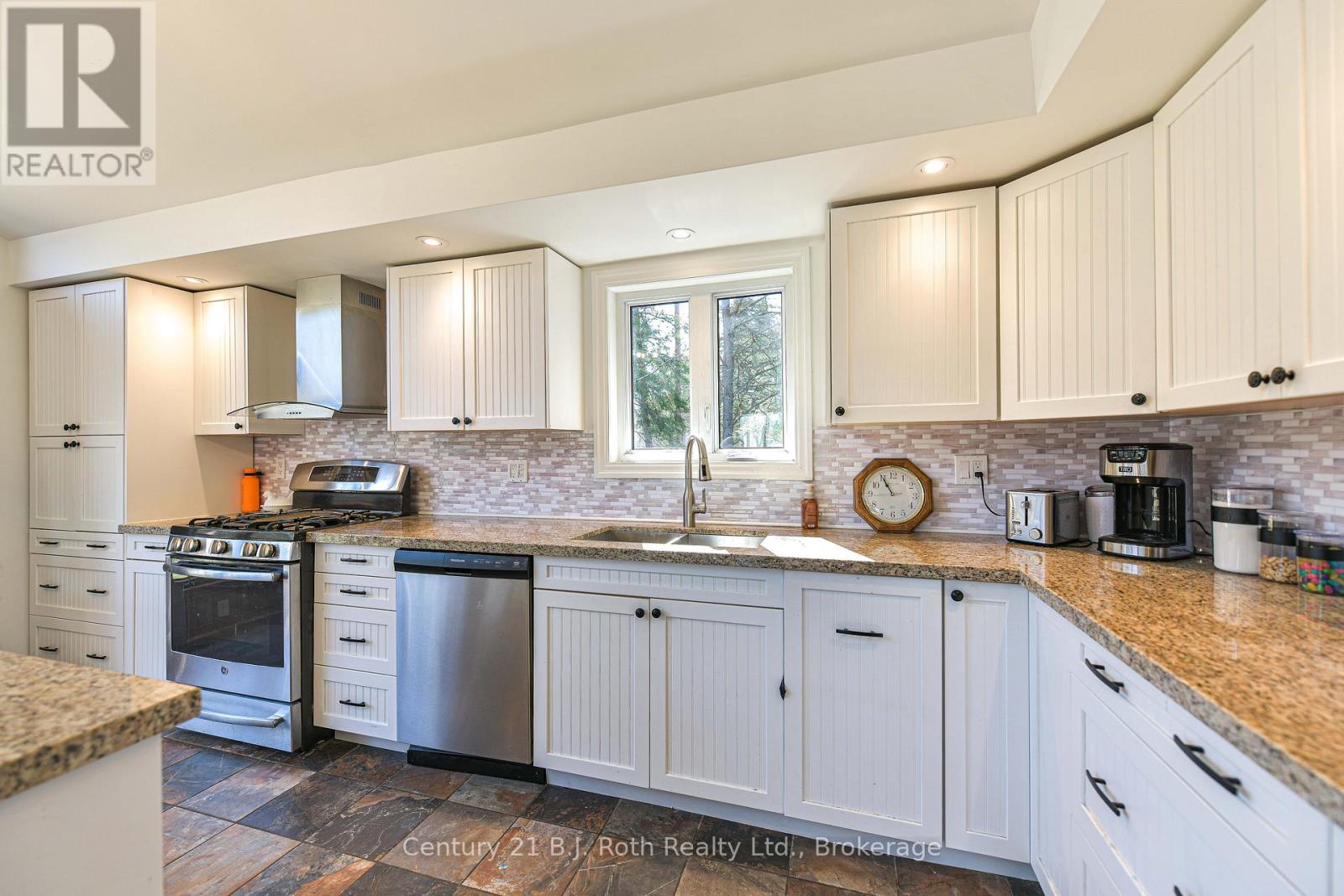 2352 REEVES ROAD - 21