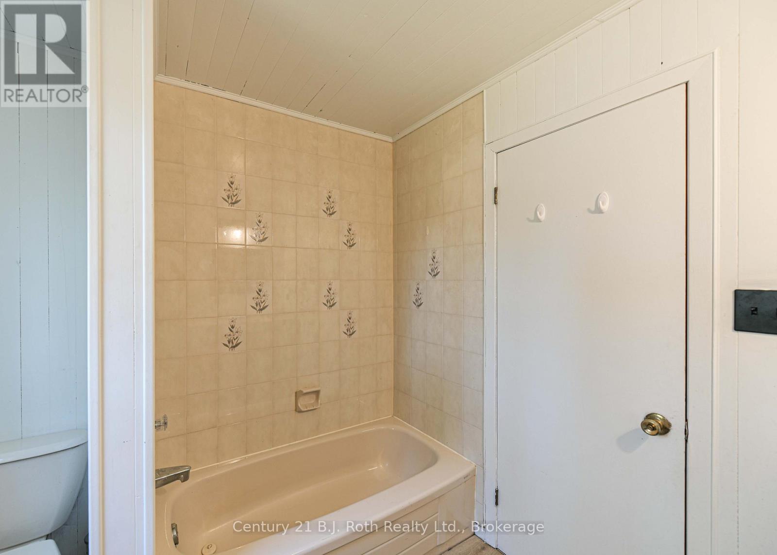 2352 REEVES ROAD - 27