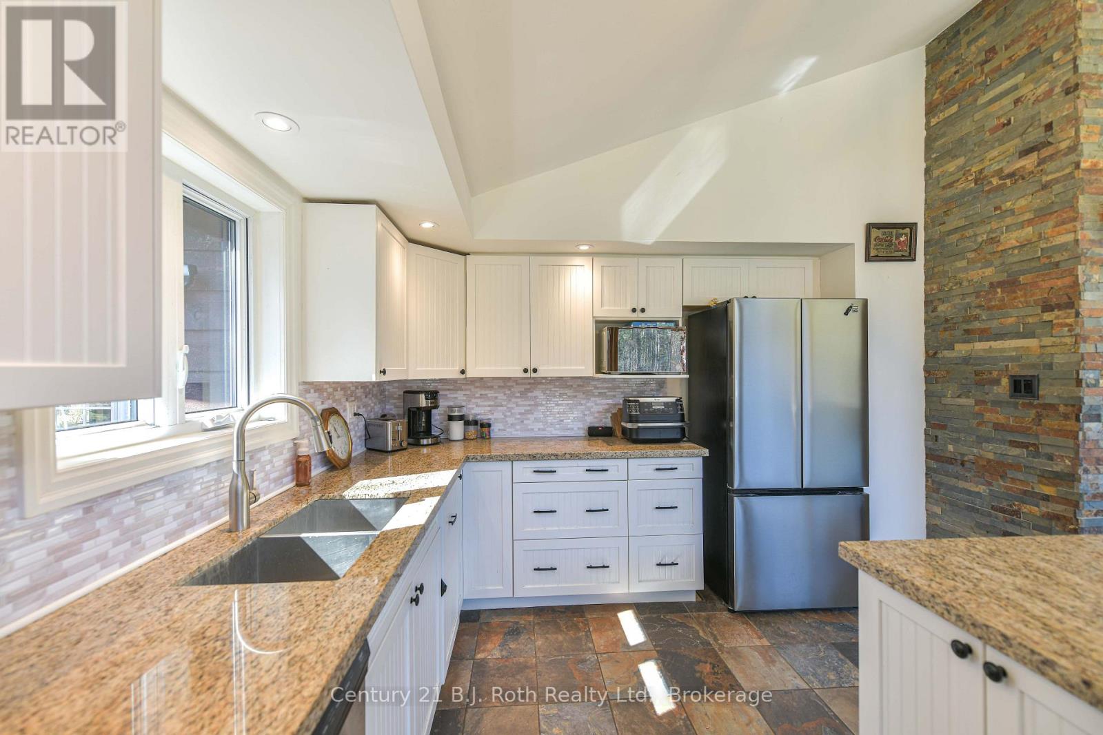 2352 REEVES ROAD - 32